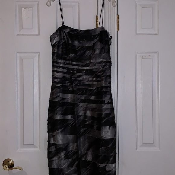 JS Collections ladies ruffle multi layer dress - Picture 7 of 9